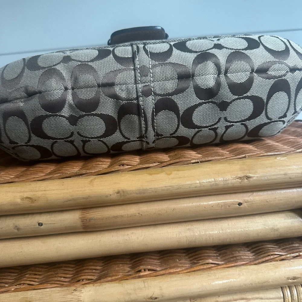 Coach Brown and Tan Signature SoHo Buckle Shoulder Bag y2k d1067-f15668 - Picture 12 of 16